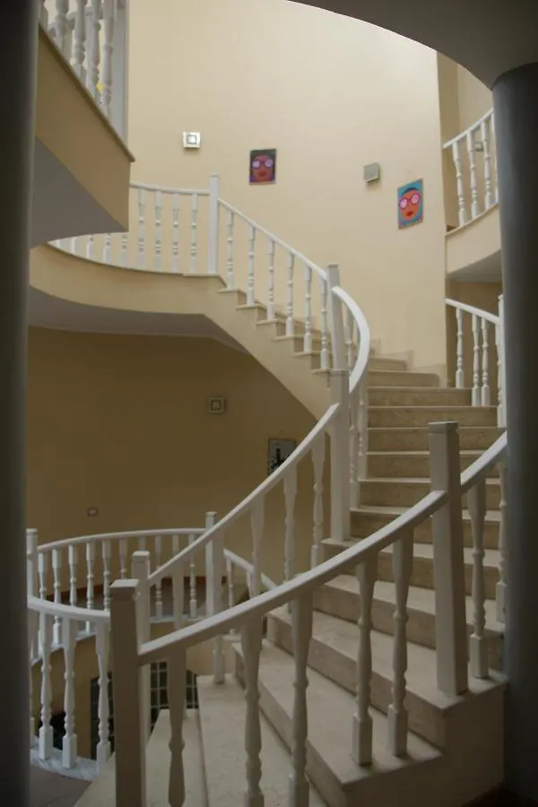 Hostal Albergue The Golden Rooster Tirana