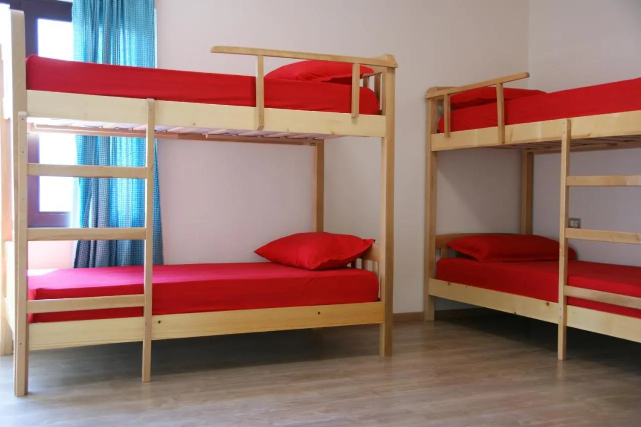 Albergue The Golden Rooster Tirana 0*,