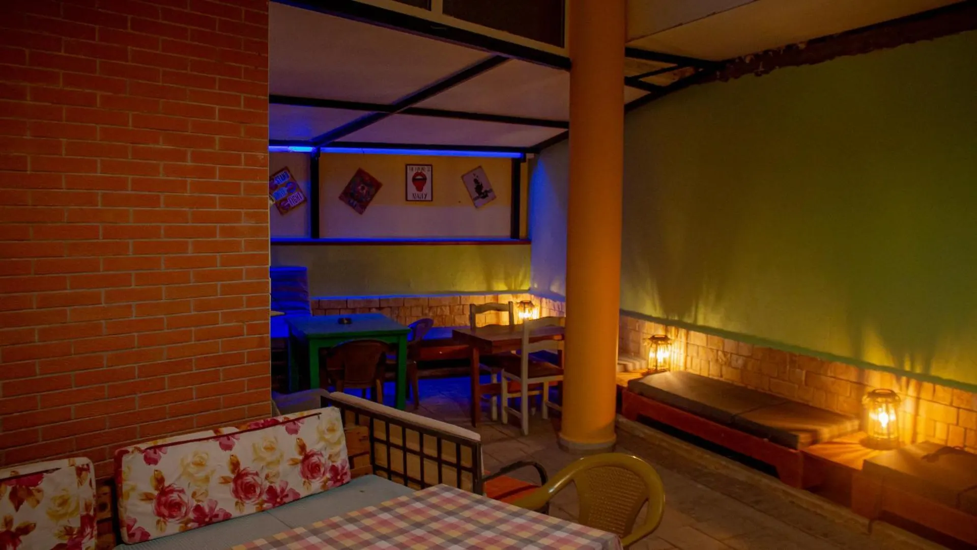 Albergue The Golden Rooster Tirana Hostal