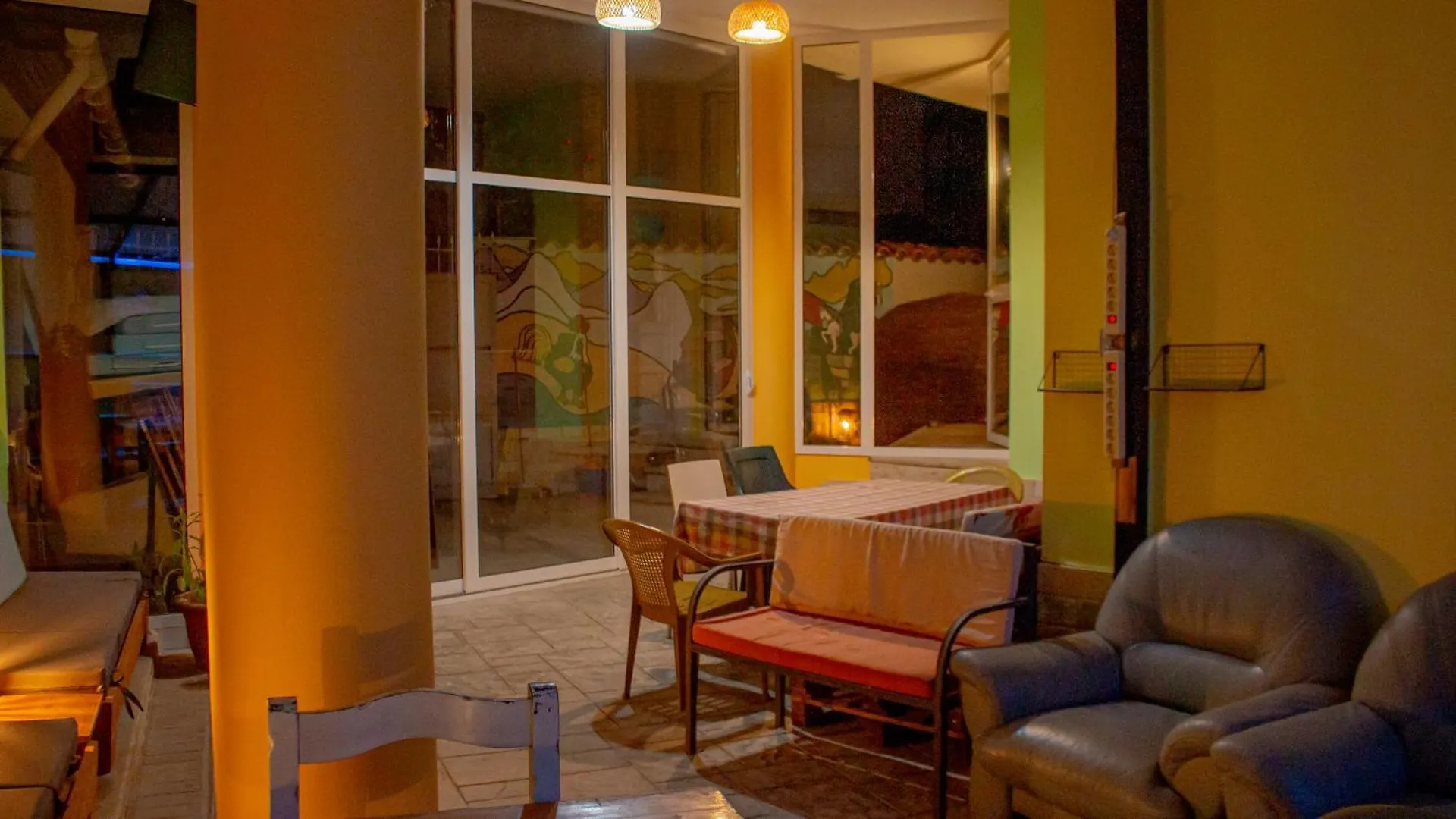 Albergue The Golden Rooster Tirana