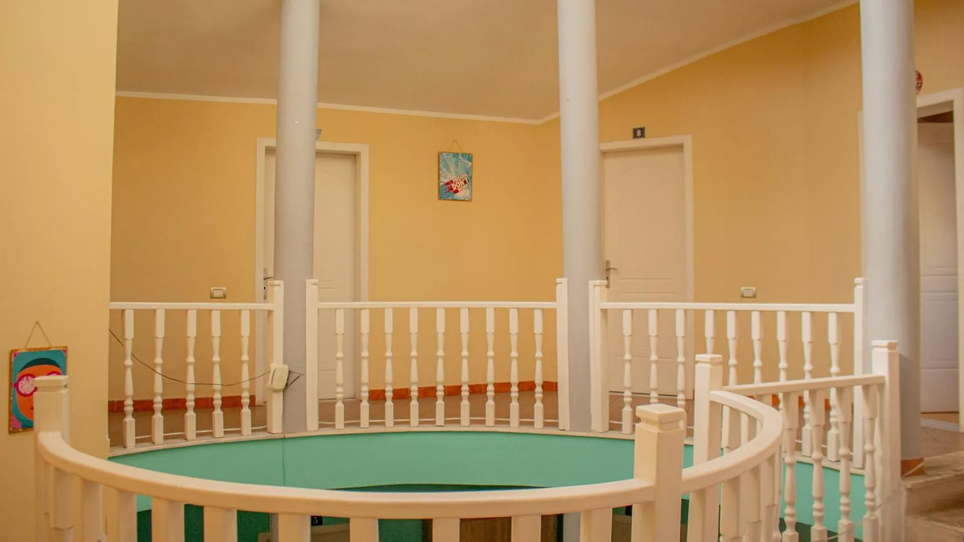 Albergue The Golden Rooster Tirana 0*,