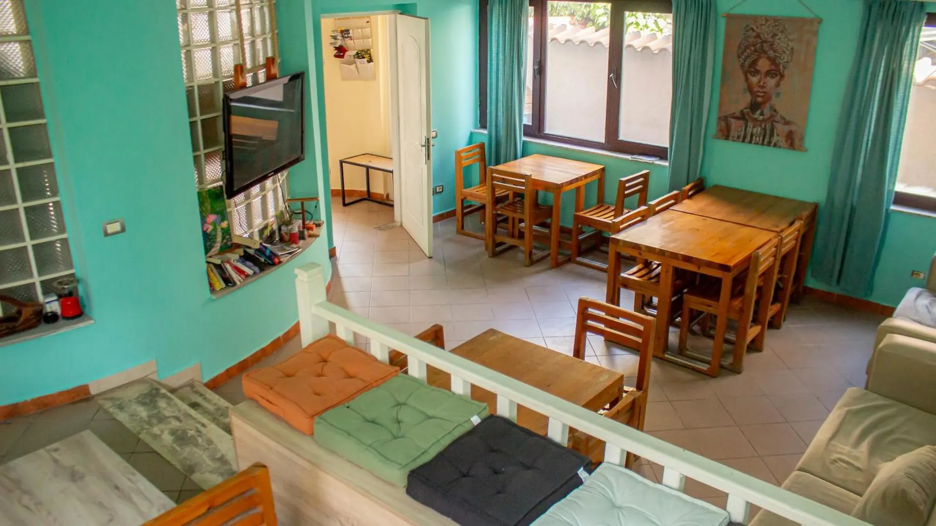 Albergue The Golden Rooster Tirana