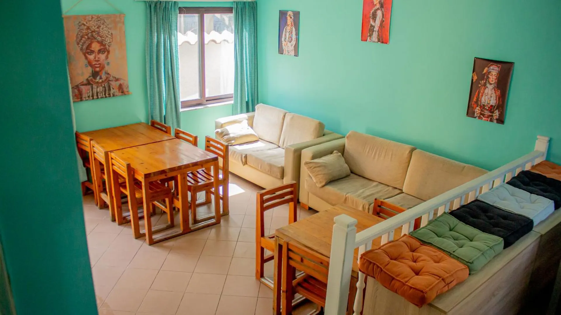 Albergue The Golden Rooster Tirana