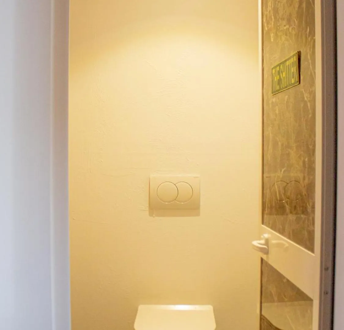 Hostal Albergue The Golden Rooster Tirana Albania